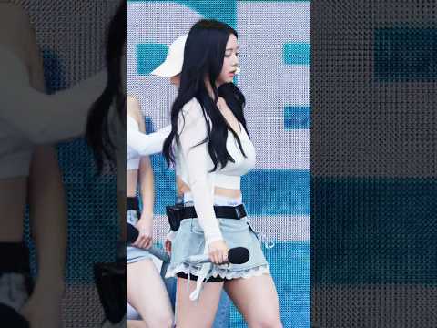 등장만으로 워터밤을 압도하는 채연이ㄷㄷ #김채연 #KimChaeYeon #트리플에스 #tripleS #wat…