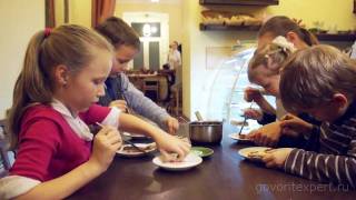 Смотреть онлайн Как научить ребенка готовить еду на кухне