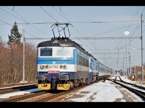 242 215-2 a 754 015-6 v čele R 666 Vajgar ve Strakonicích