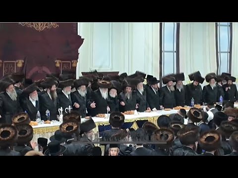 Belz-Machnivka Rebbe Enters The Wedding Of His Grandchild | האדמו”ר ממכנובקא בעלזא בחתונת נכדו