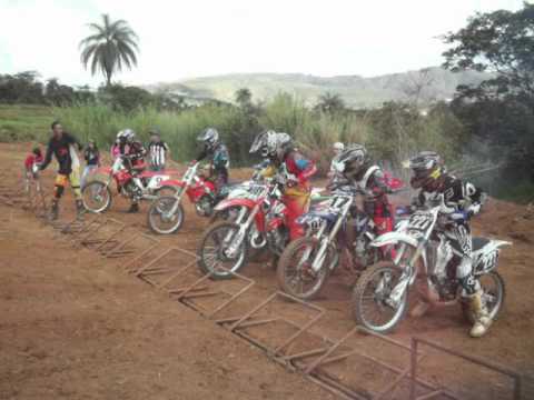 Largada da Cat. Importada Iniciante no Motocross de Igarapé 2012