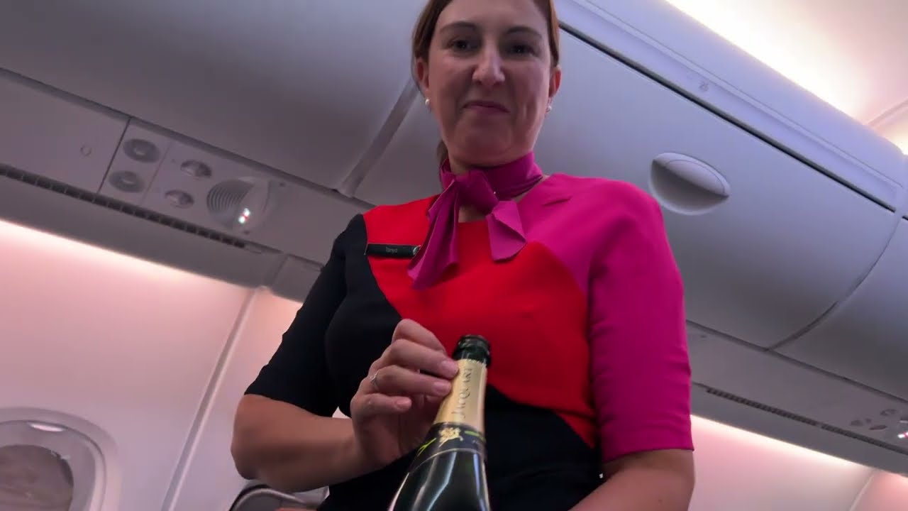 Qantas Club (International Business Lounge) thumbnail