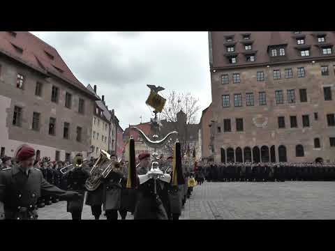 Einmarsch mit Regimentsgruß LwAusbBtl 07.03.24 in Nürnberg. Einmarsch Kompanien und Ehrenformation