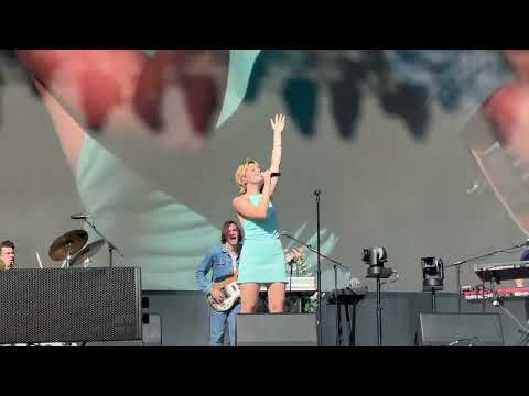 Maggie Rogers - Retrograde - Glastonbury UK LIVE 4K - 24 June 2023