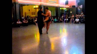 Jonathan Spitel y Betsabet Flores en ZUM!