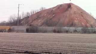 preview picture of video 'Union Pacific local at Boone coal mine slag pile, second look'