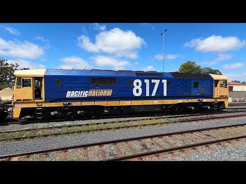 8171 shunt Parkes Yard NSW.  Tue 22nd Nov 2022