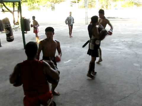 Manasak Naruepai Training- Incredible Muay Thai