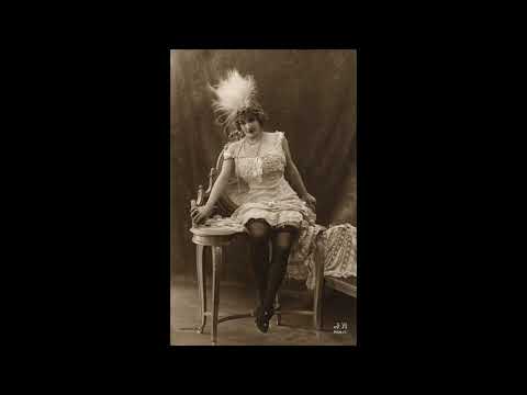 Stuttering Blues - Tiny Parham & His Musicians (w Punch Miller) (1928)