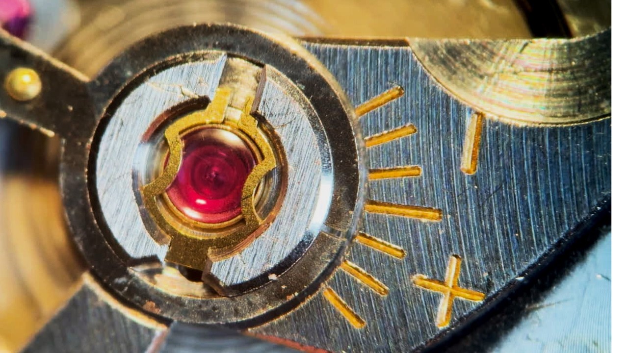 Restoring a Fantastic Tudor Submariner That Tudor Wouldn't Touch!