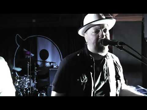 Rane Rautiainen & Paha Kaksonen - Talo mäen päällä (live)