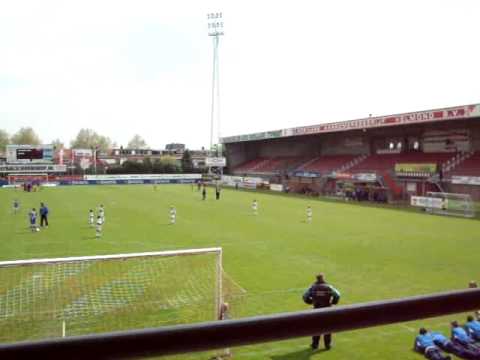 RKSV Nuenen F1 -  Deelname Helmond Sport Jeugdplan 2010  (1 van 3) Introductie stadion