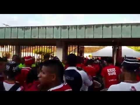 "Baron rojo sur 12-07-2015 parte 2" Barra: Baron Rojo Sur • Club: América de Cáli • País: Colombia