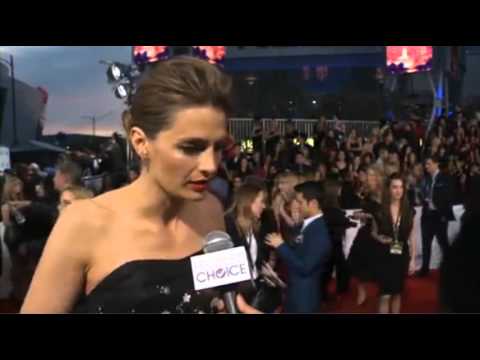 PCA 2015 - Stana Katic on her chemistry with "Castle" co-star Nathan Fillion