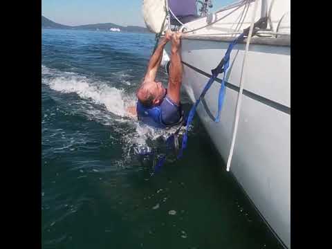 SINGLEHANDED MAN OVERBOARD SELF-RESCUE SHORT #sailing #singlehandedsailing #boat
