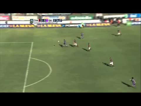 Lo quiso hacer de lujo, pero le erró al arco. Chacarita 0 - Dálmine 0. Fecha 8. B Nacional 2015. FPT