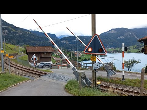 Bahnübergang Lungern (CH) // Swiss Railroad Crossing