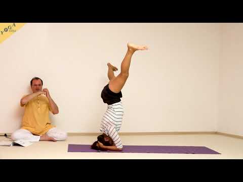 Männer-Spagat im Kopfstand - Yoga Asana Lexikon