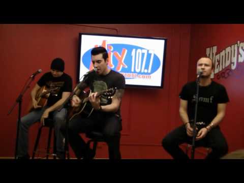 Videoclip de Out of My Head (Acoustic) — Theory of a Deadman