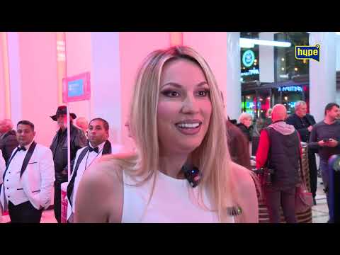 "Prvo beba pa svadba!" Rada Manojlović cveta pored novog momka