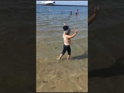 nazeera sangat senang main di pantai ges#youtubeshorts