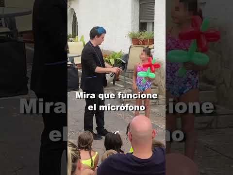 Le da con la cabeza al micrófono en mi show de magia para cumpleaños ???? #Magia