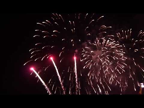 Nyår med nedräkning och fyrverkerier (för barn) / Countdown for New Year with fireworks (for kids)