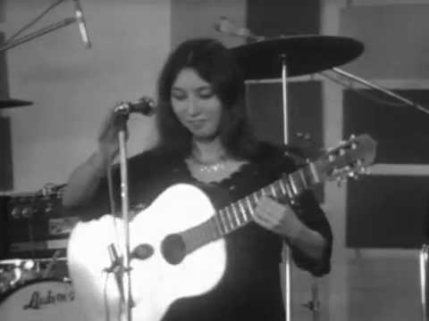 Shuly Nathan - Yerushalayim shel zahav (live in France, 1968)