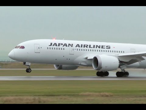 Japan Airlines Boeing 787 Dreamliner Smooth Landing at YVR