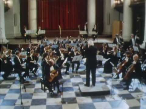 Julian Bream plays Concierto de Aranjuez by Joaquin Rodrigo (Part 2)