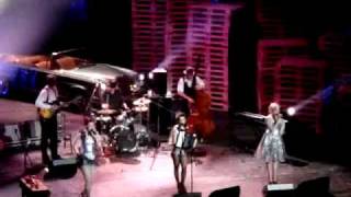 The Puppini Sisters - Tu Vuo Fa L&#39;Americano (live)