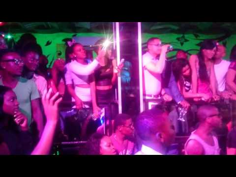 Abuso Men Records actuando en Propaganda