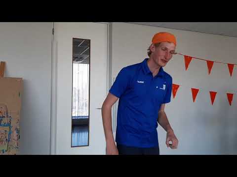 Spel 1, bal door de poort