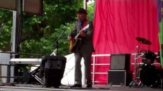 LJ Murphy sings 'Barbed Wire Playpen' at the 2011 Howl Festival