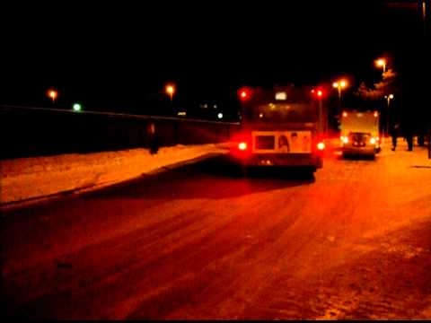 Gamla Uppsala Buss 380 åker iväg från Cellovägen