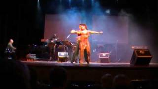 Mauro Caiazza y Guadalupe Ponzelli junto a "Alberto Bono"