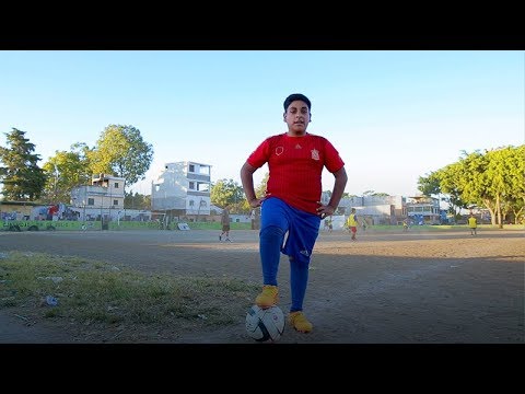 Su pasión por el fútbol le permitió conocer a su ídolo