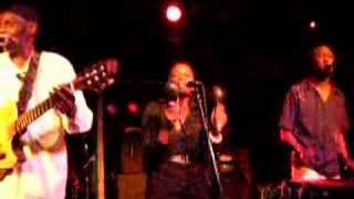 OLIVER &#39;TUKU&#39; MTUKUDZI - Kugarwa nhaka - Live@Birchmere