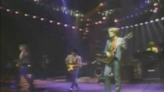Hall &amp; Oates - Intro/Family Man (Live 1983)