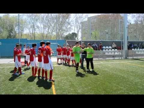 Ovación de los jugadores del A.D. Henares  D.IV "A" a su portero