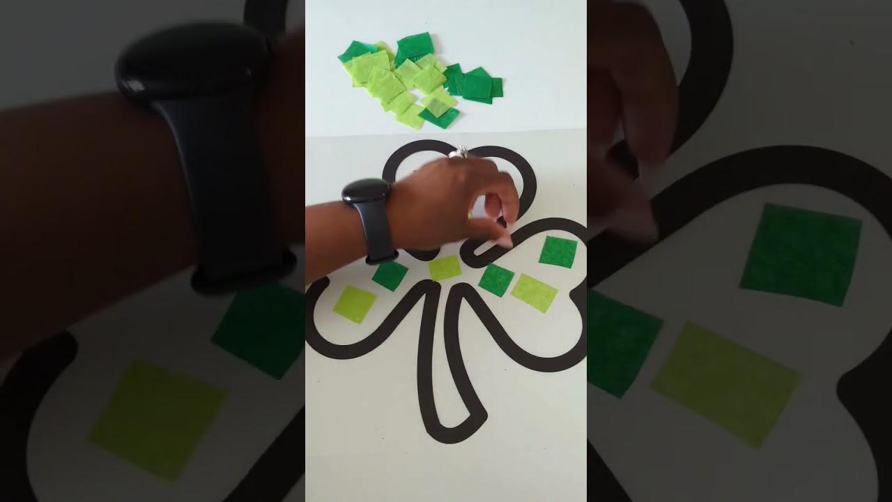 Easy St. Patrick's Day Shamrock Suncatcher Craft for Kids #kidscraft #stpatricksday