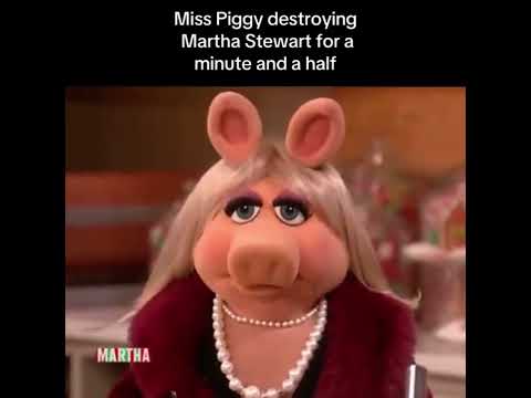 ￼ Miss Piggy reading Martha Stewart down😅| Who cares Martha| #youtubevideo #holiday #funny