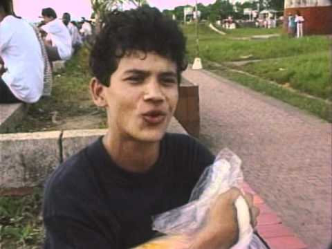 Los niños vendedores en el Muelle de las Gaviotas.mpg