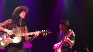 Nikki Lane - Love's on Fire