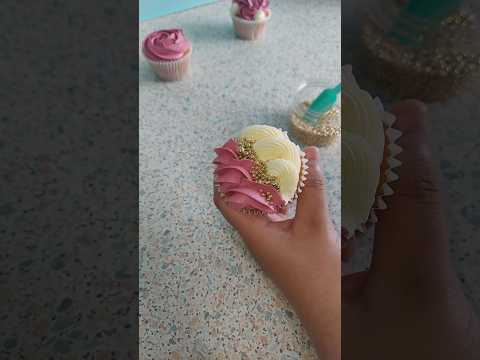 Cupcake Piping Technique Tutorial| Buttercream| Decorating techniques and Ideas| Flowers| Rose|viral