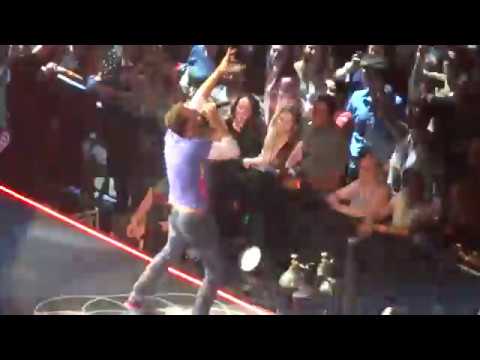 download lagu mp3 mp4 Coldplay Montreal, download lagu Coldplay Montreal gratis, unduh video klip Coldplay Montreal