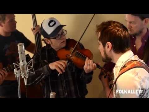 Folk Alley Sessions: The Infamous Stringdusters - "I'll Get Away"