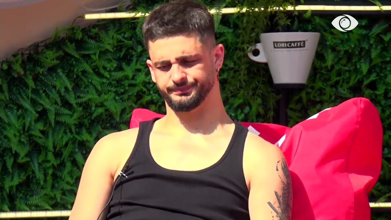 “Nuk jam as ti e as Miri”/ Stenaldo debaton me Rogertin