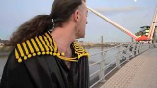 preview picture of video 'Daredevil Escapology Stunt from the Newport Bridge 2011'