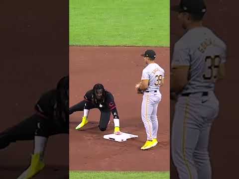 An on-field look at history for Elly De La Cruz 🏃